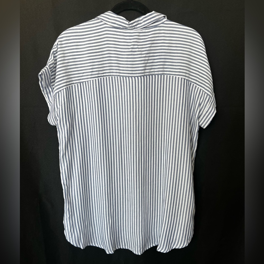 SOLD๐ ๐ NWT BEACHLUNCHLOUNGE โSpencerโ Blue & White Striped High-Low Shirt | - Picture 2 of 10
